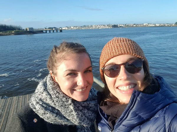 Audrey (rechts) neben ihrer ersten Gästin, Marine, Tauchführerin. © Audrey Plissonneau
