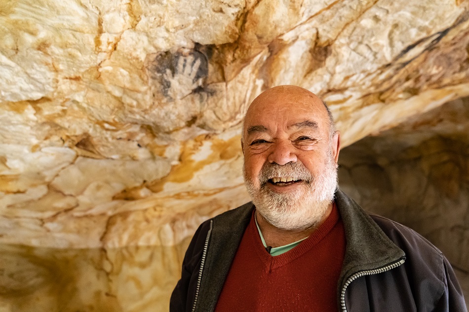 Henri cosquer bei der Darstellung der prähistorischen Grotte vi