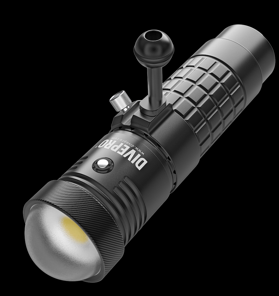 DIVEPRO Taucherlampe, ideal zur sicheren Erkundung der Unterwasserwunder.