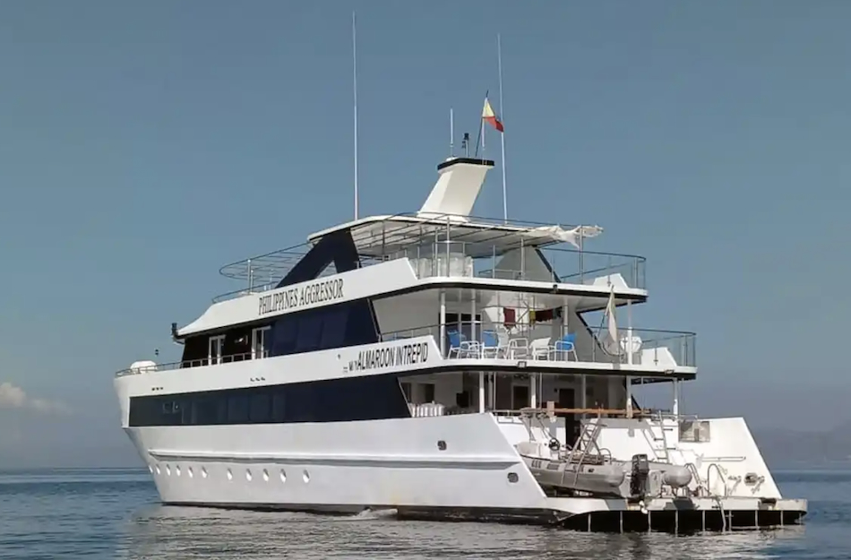 Eine moderne Tauch-Yacht, um die Unterwasserwunder der Philippinen zu erkunden.